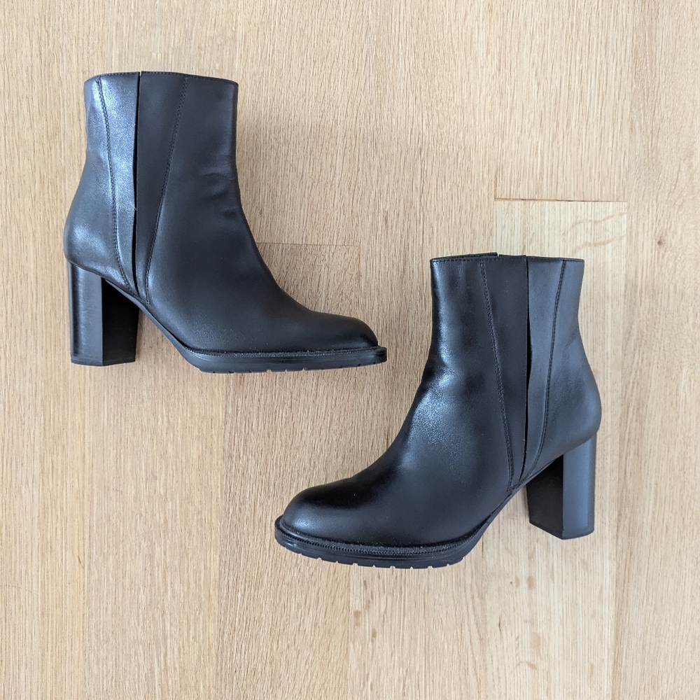 Aquatalia Black Betsy Bootie Size 7 Like New